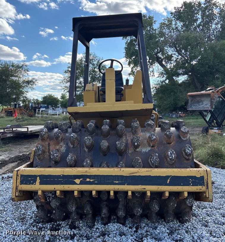 image for item EE4062 1986 Caterpillar CP-553 single drum vibratory roller