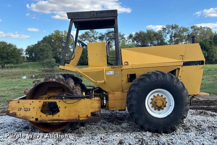 image for item EE4062 1986 Caterpillar CP-553 single drum vibratory roller