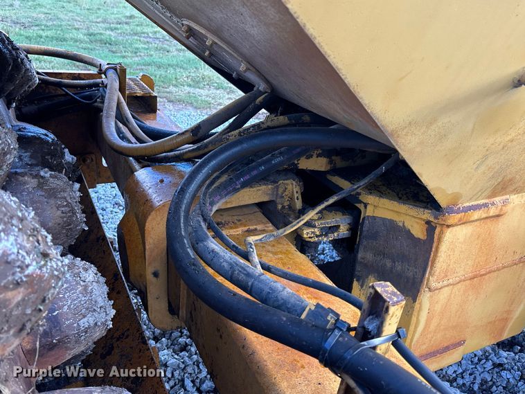 image for item EE4062 1986 Caterpillar CP-553 single drum vibratory roller