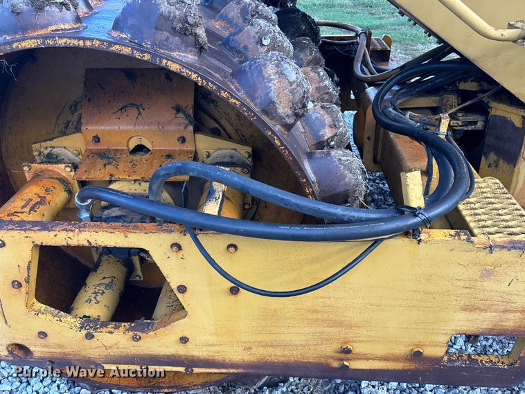image for item EE4062 1986 Caterpillar CP-553 single drum vibratory roller