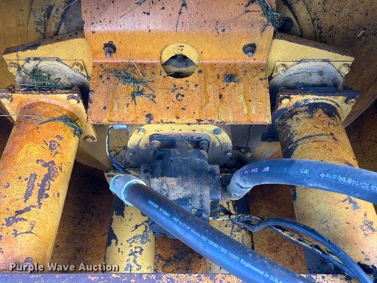 image for item EE4062 1986 Caterpillar CP-553 single drum vibratory roller