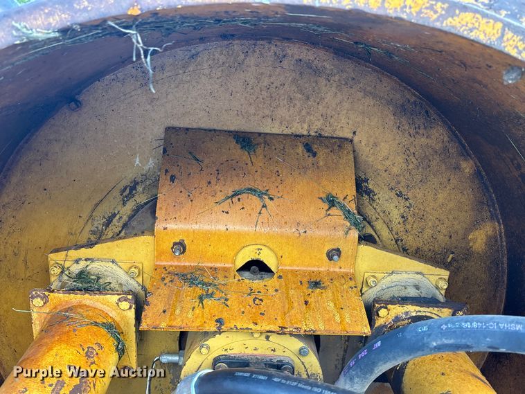 image for item EE4062 1986 Caterpillar CP-553 single drum vibratory roller