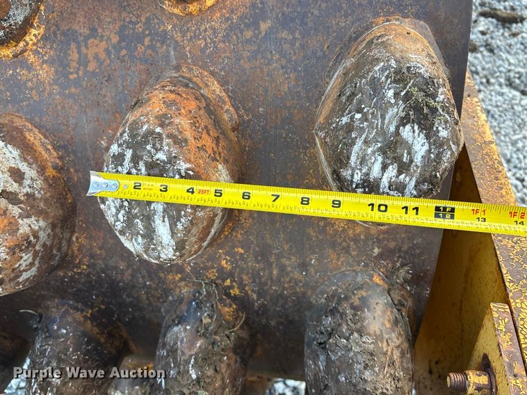 image for item EE4062 1986 Caterpillar CP-553 single drum vibratory roller