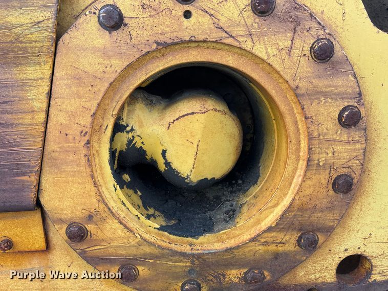 image for item EE4062 1986 Caterpillar CP-553 single drum vibratory roller