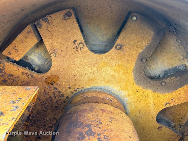 image for item EE4062 1986 Caterpillar CP-553 single drum vibratory roller