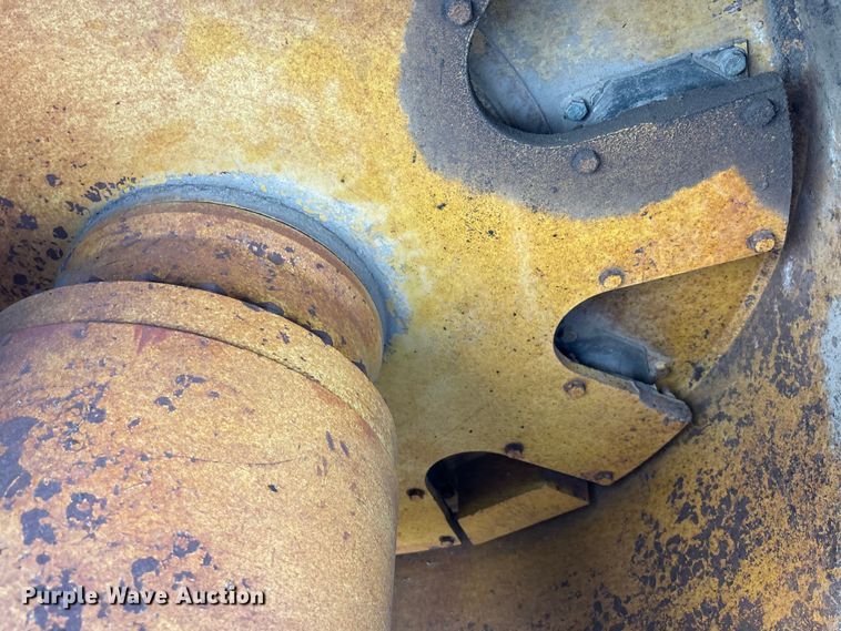 image for item EE4062 1986 Caterpillar CP-553 single drum vibratory roller