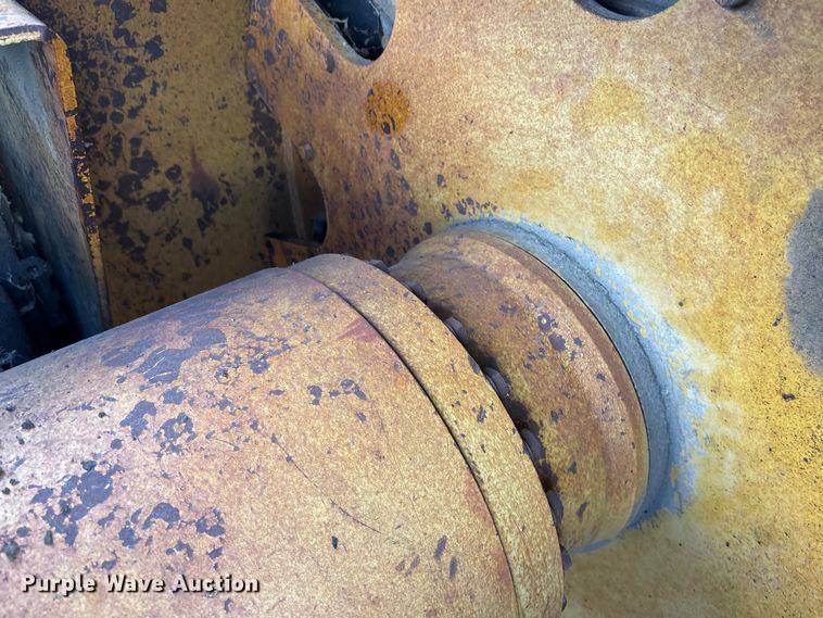 image for item EE4062 1986 Caterpillar CP-553 single drum vibratory roller