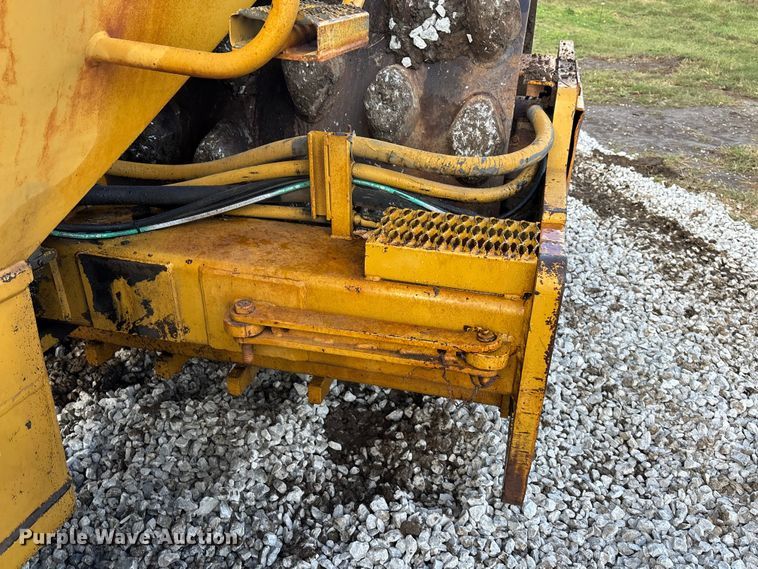 image for item EE4062 1986 Caterpillar CP-553 single drum vibratory roller