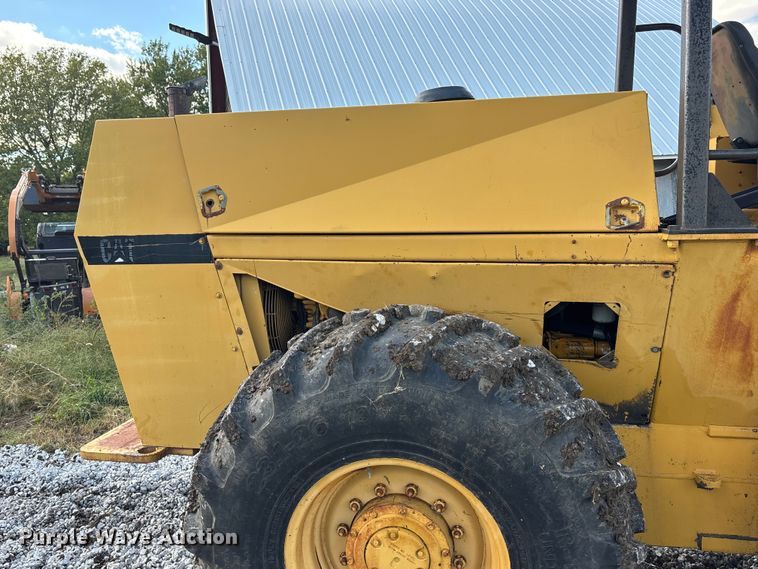 image for item EE4062 1986 Caterpillar CP-553 single drum vibratory roller