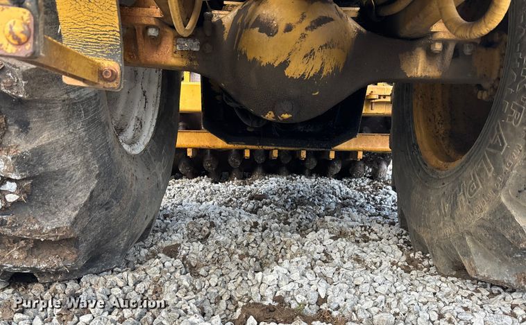 image for item EE4062 1986 Caterpillar CP-553 single drum vibratory roller