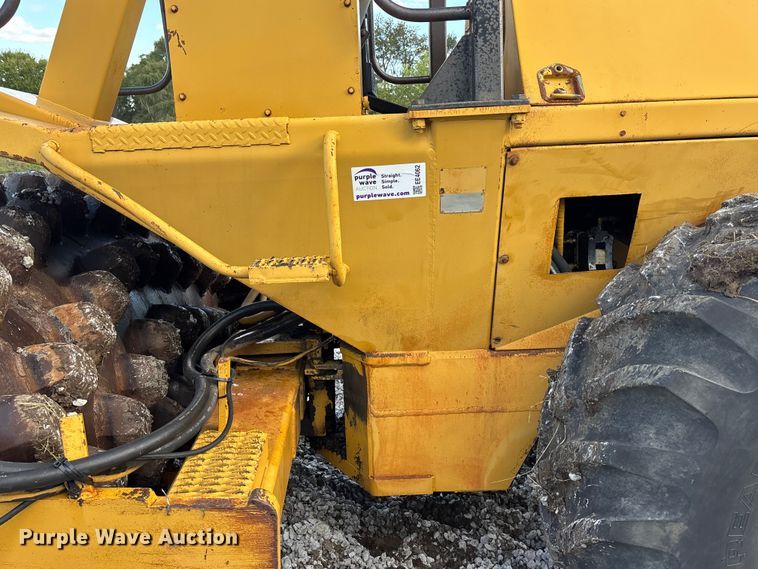 image for item EE4062 1986 Caterpillar CP-553 single drum vibratory roller