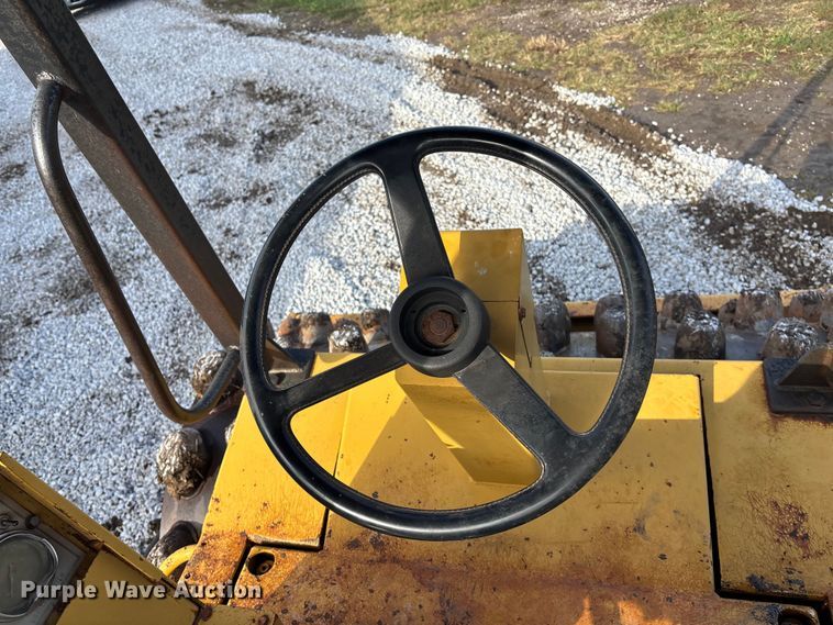 image for item EE4062 1986 Caterpillar CP-553 single drum vibratory roller