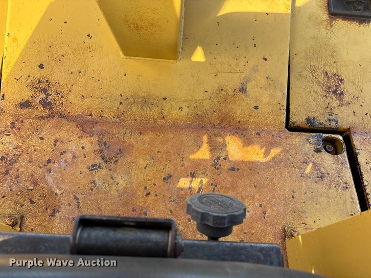 image for item EE4062 1986 Caterpillar CP-553 single drum vibratory roller