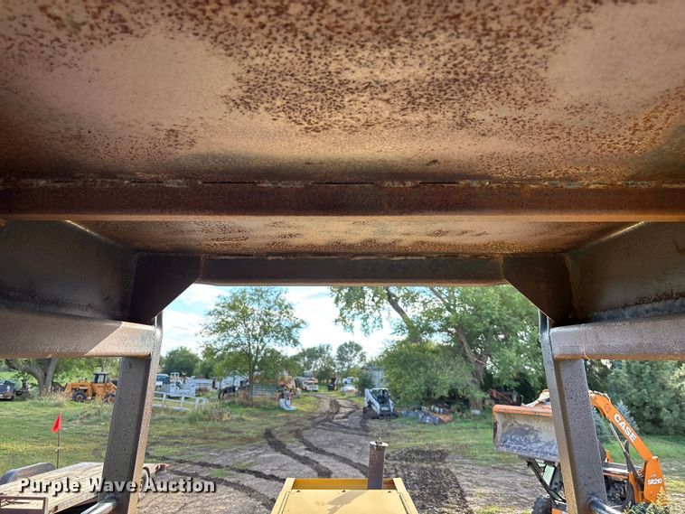 image for item EE4062 1986 Caterpillar CP-553 single drum vibratory roller