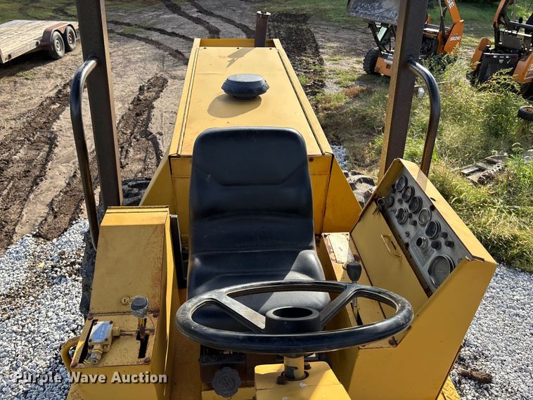 image for item EE4062 1986 Caterpillar CP-553 single drum vibratory roller