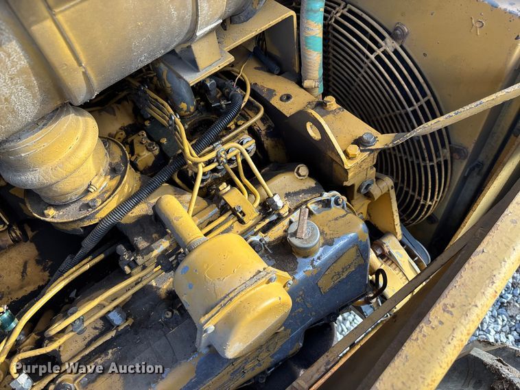 image for item EE4062 1986 Caterpillar CP-553 single drum vibratory roller