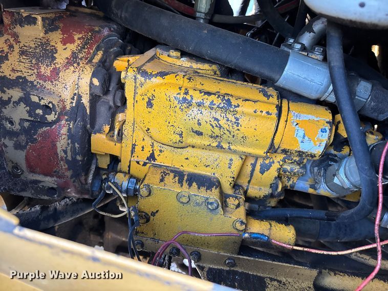 image for item EE4062 1986 Caterpillar CP-553 single drum vibratory roller