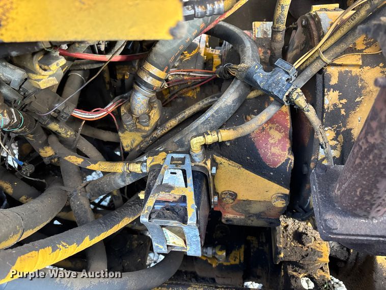 image for item EE4062 1986 Caterpillar CP-553 single drum vibratory roller