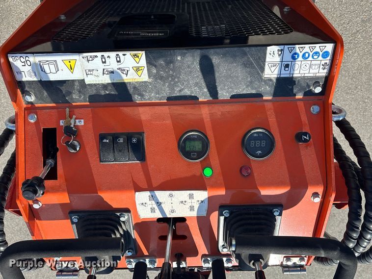 image for item EE4081 2025 SDLOOL SL36C compact utility loader