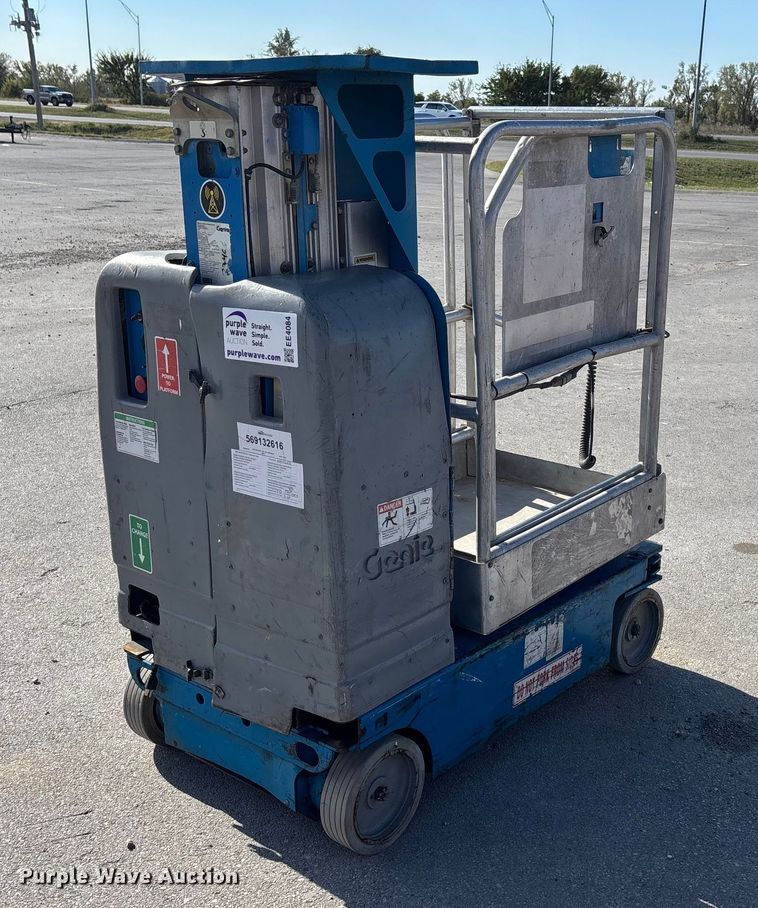 image for item EE4084 2007 Genie GR12 vertical lift