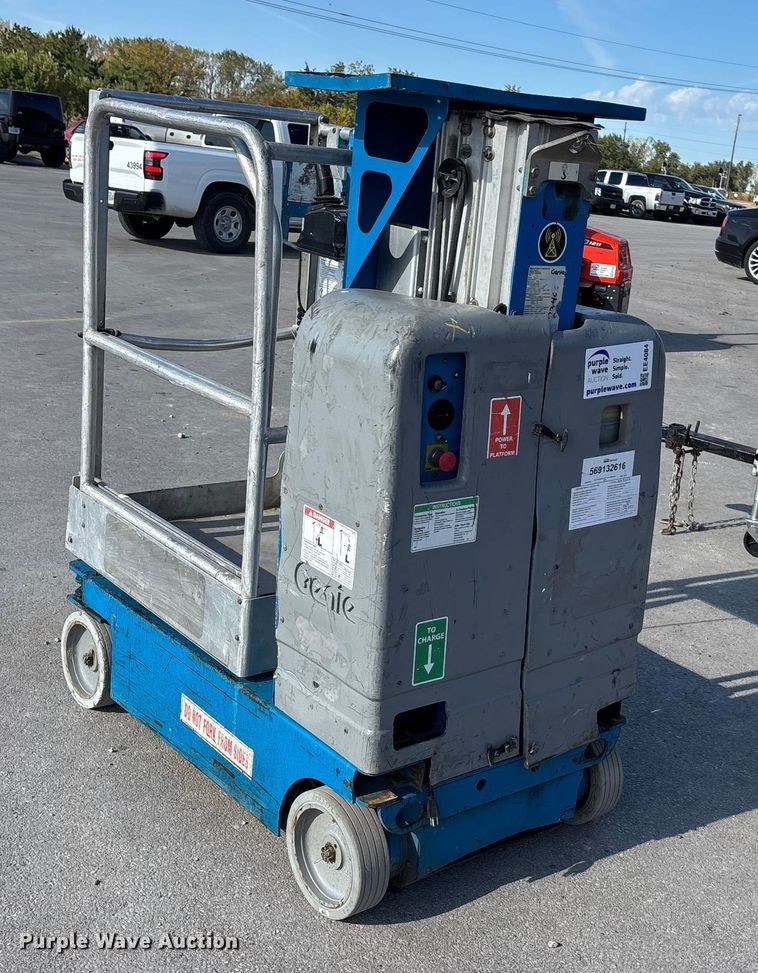 image for item EE4084 2007 Genie GR12 vertical lift