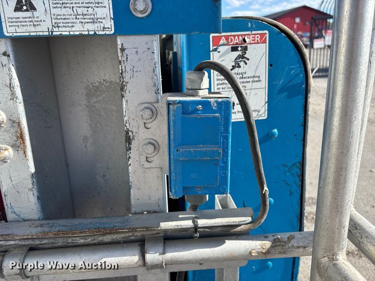 image for item EE4084 2007 Genie GR12 vertical lift