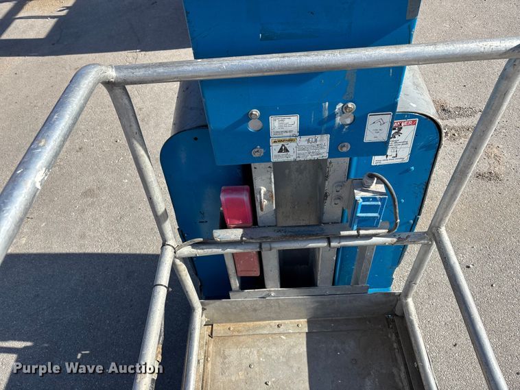 image for item EE4084 2007 Genie GR12 vertical lift