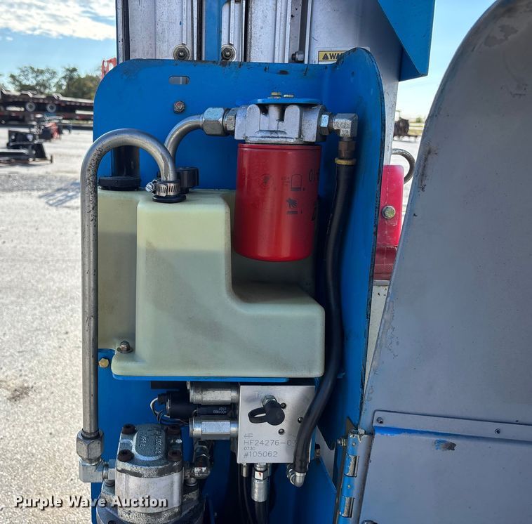 image for item EE4084 2007 Genie GR12 vertical lift