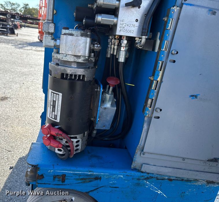 image for item EE4084 2007 Genie GR12 vertical lift