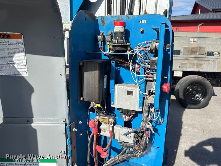 image for item EE4084 2007 Genie GR12 vertical lift