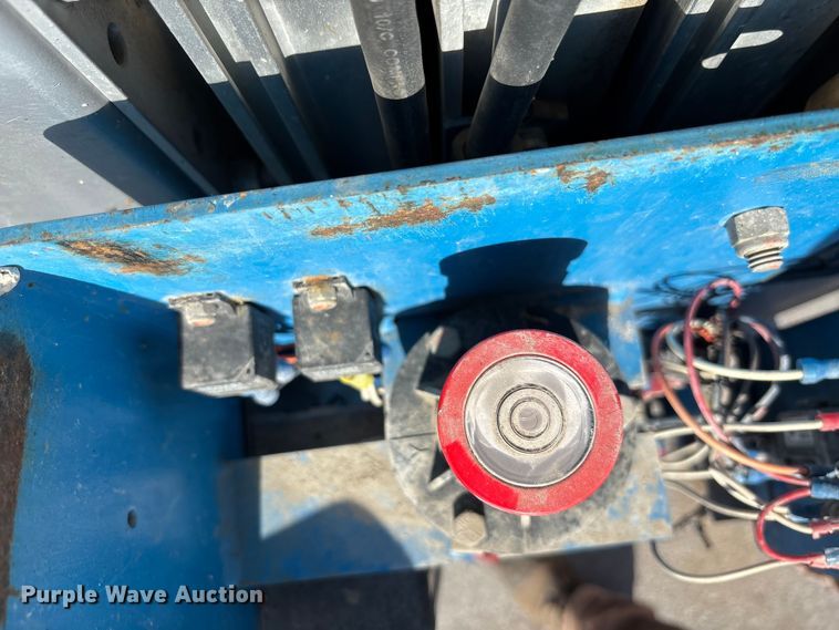 image for item EE4084 2007 Genie GR12 vertical lift