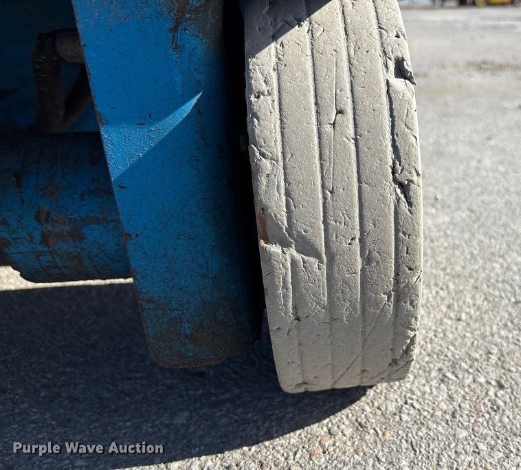 image for item EE4084 2007 Genie GR12 vertical lift