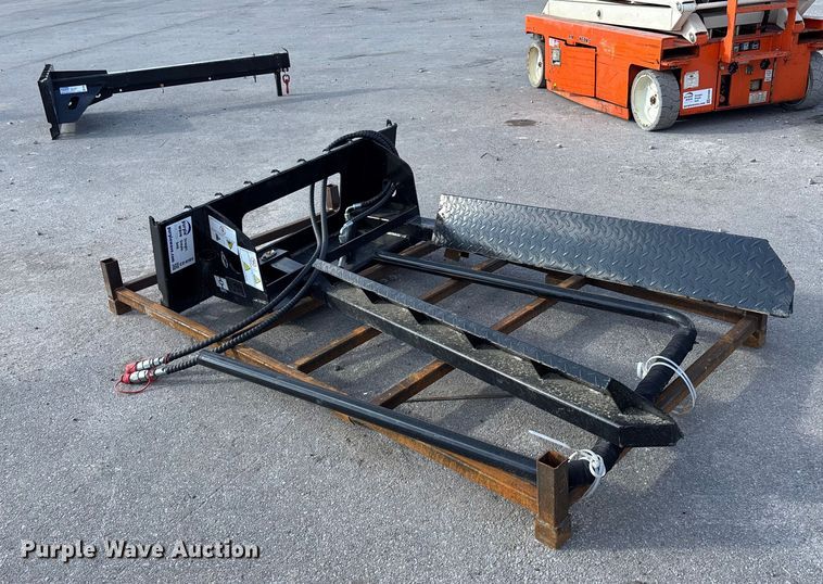 image for item EE4089 2025 GIYI GYHCF57 skid steer horizontal clamp