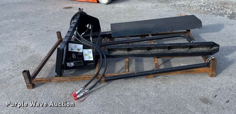 image for item EE4089 2025 GIYI GYHCF57 skid steer horizontal clamp