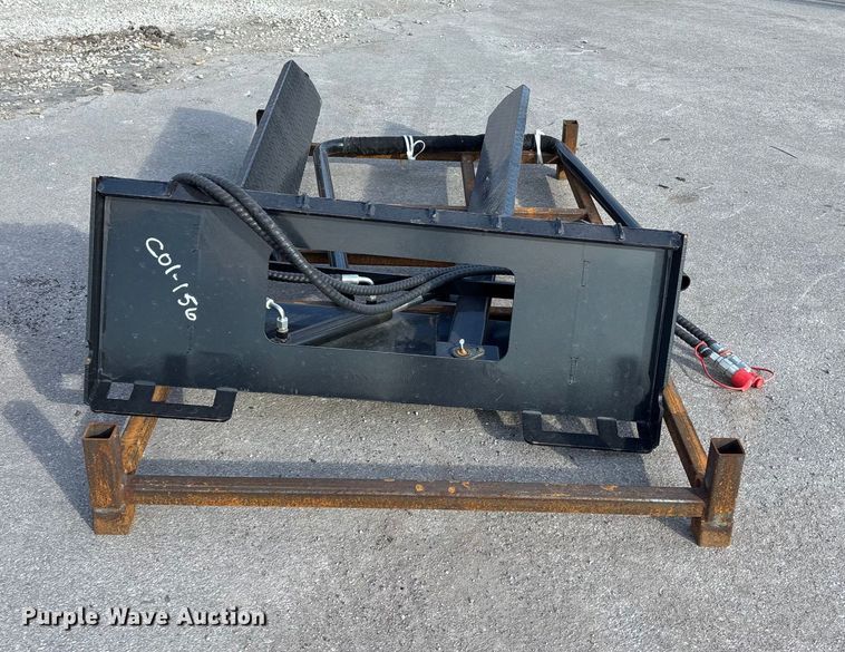 image for item EE4089 2025 GIYI GYHCF57 skid steer horizontal clamp