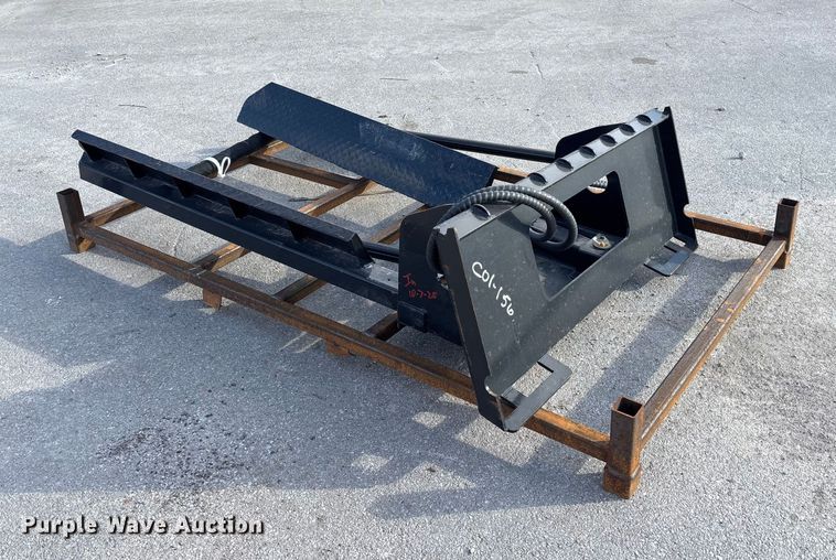 image for item EE4089 2025 GIYI GYHCF57 skid steer horizontal clamp