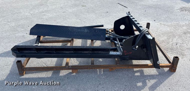 image for item EE4089 2025 GIYI GYHCF57 skid steer horizontal clamp