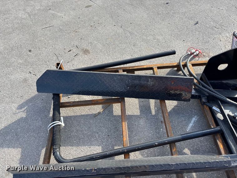 image for item EE4089 2025 GIYI GYHCF57 skid steer horizontal clamp