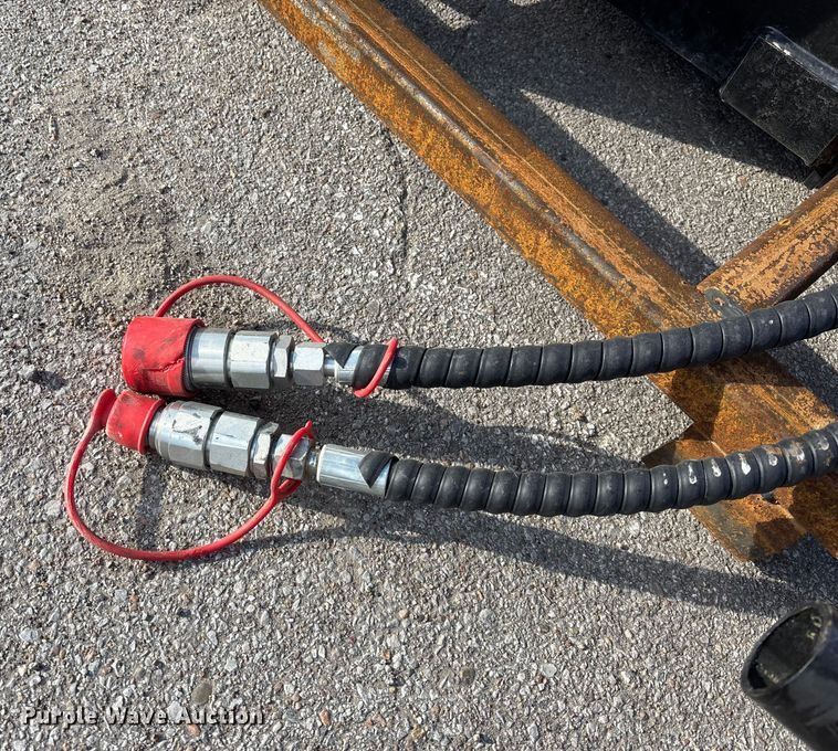 image for item EE4089 2025 GIYI GYHCF57 skid steer horizontal clamp