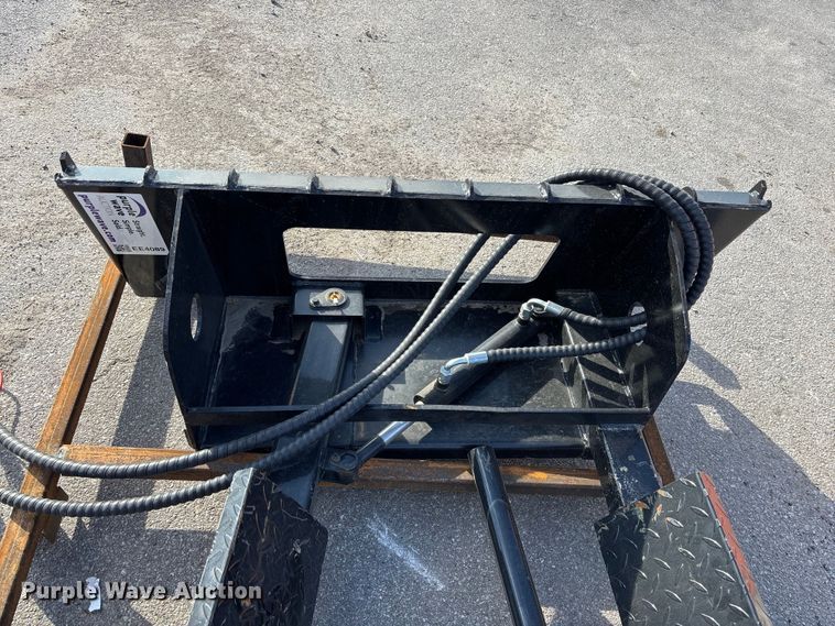 image for item EE4089 2025 GIYI GYHCF57 skid steer horizontal clamp