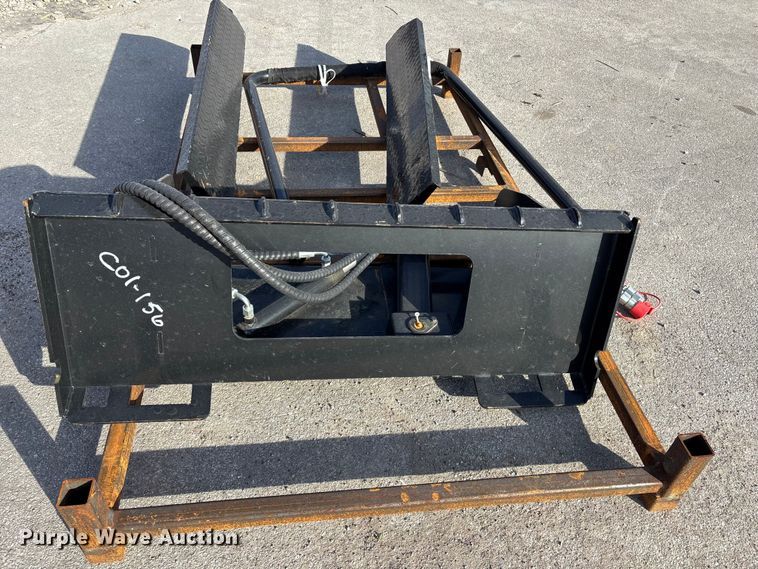 image for item EE4089 2025 GIYI GYHCF57 skid steer horizontal clamp