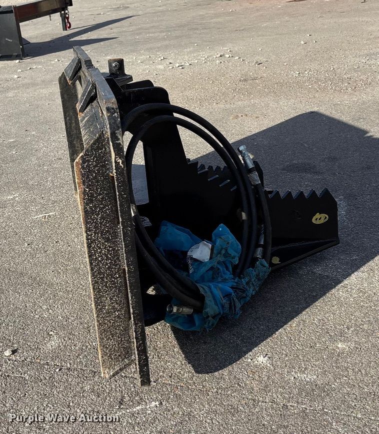 image for item EE4091 Kit containers QTTP skid steer tree puller