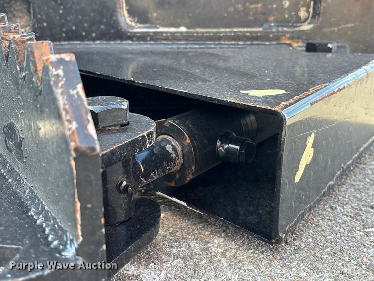 image for item EE4091 Kit containers QTTP skid steer tree puller