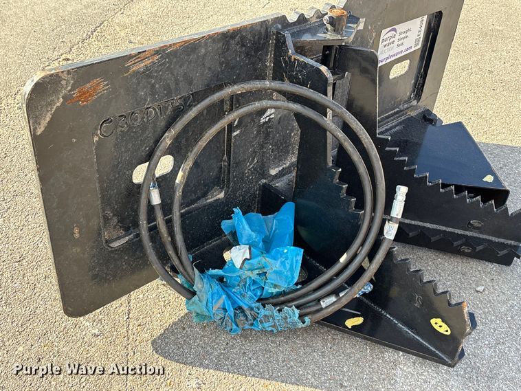 image for item EE4091 Kit containers QTTP skid steer tree puller