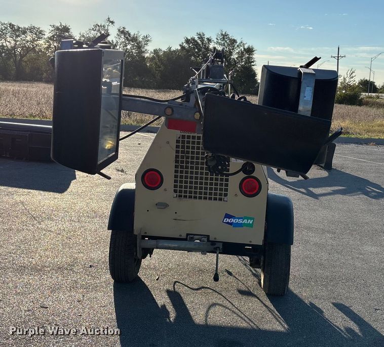 image for item EE4097 2015 Doosan LSC light plant