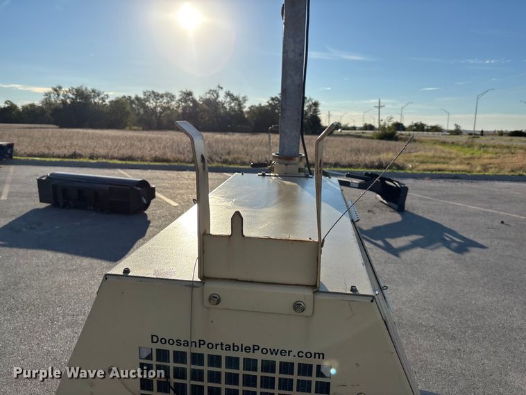 image for item EE4097 2015 Doosan LSC light plant