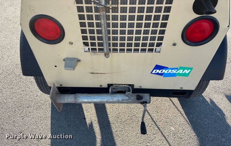 image for item EE4097 2015 Doosan LSC light plant