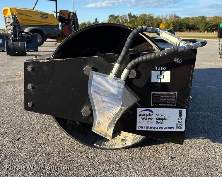 image for item EE4098 2025 GIYI GY-VR72 skid steer vibratory roller