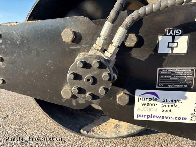 image for item EE4098 2025 GIYI GY-VR72 skid steer vibratory roller