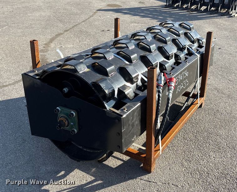 image for item EE4103 2025 GIYI CW59 skid steer vibrator drum roller